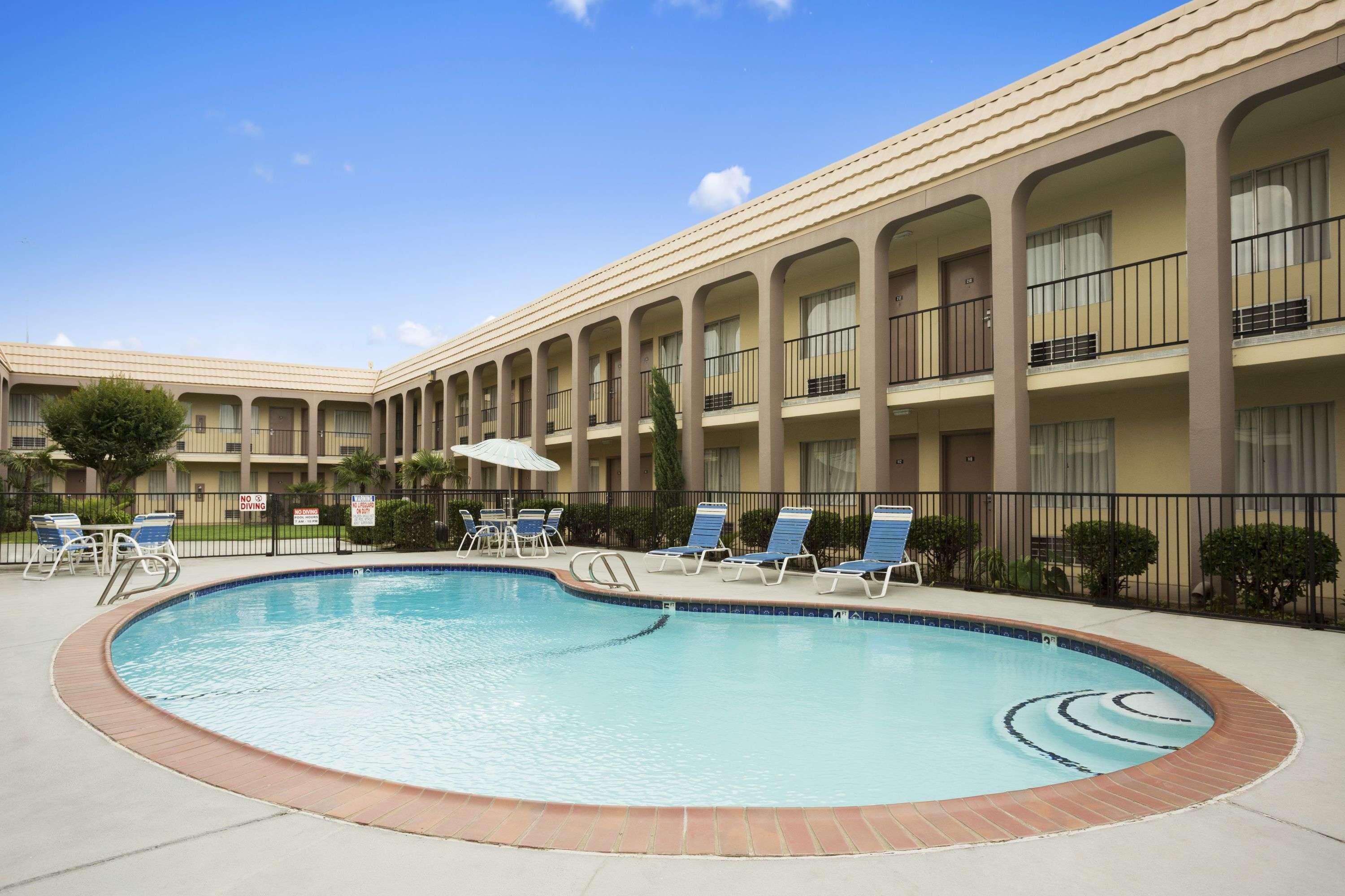 Days Inn By Wyndham Dallas Irving Exterior foto