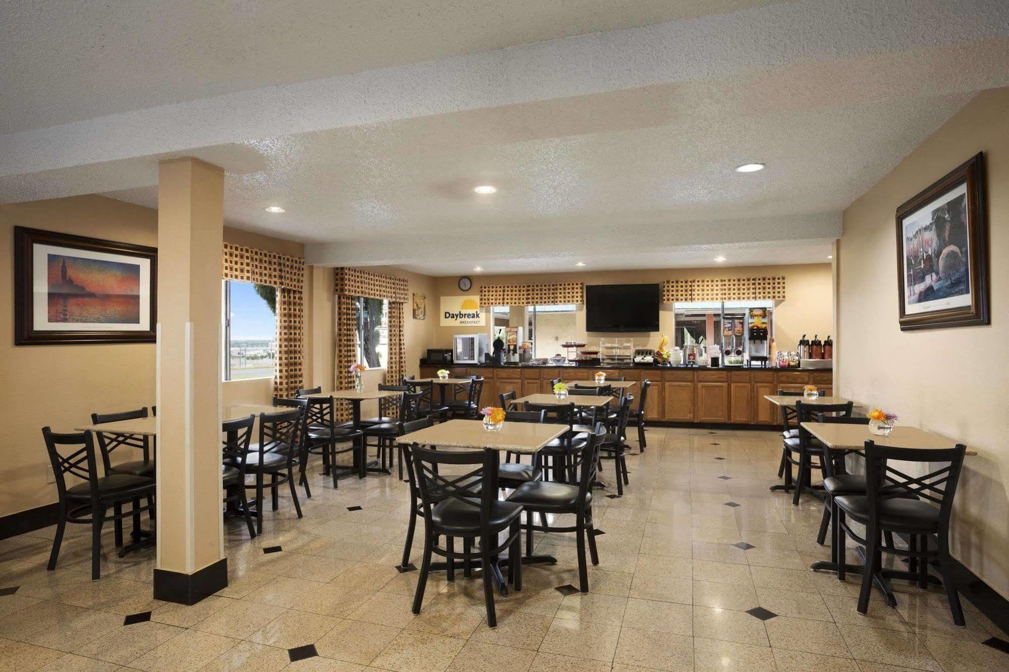 Days Inn By Wyndham Dallas Irving Exterior foto